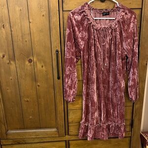 Ciri Textured Velvet Midi Dress in Dusty Rose